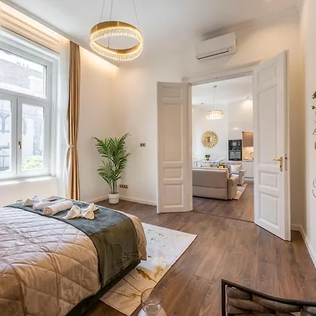 High-end Luxurious Quentin In The Heart Of * Budapest